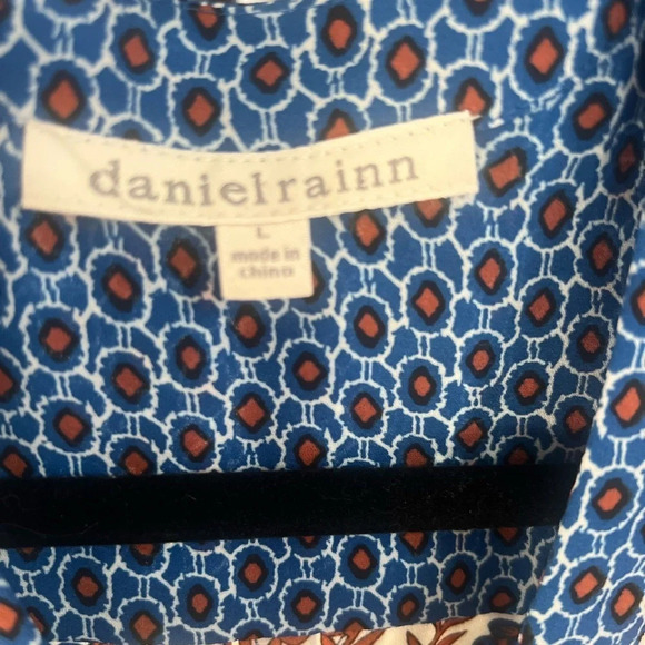 Beautiful long sleeve Daniel Rainn blouse size large like-new condition - Picture 3 of 3